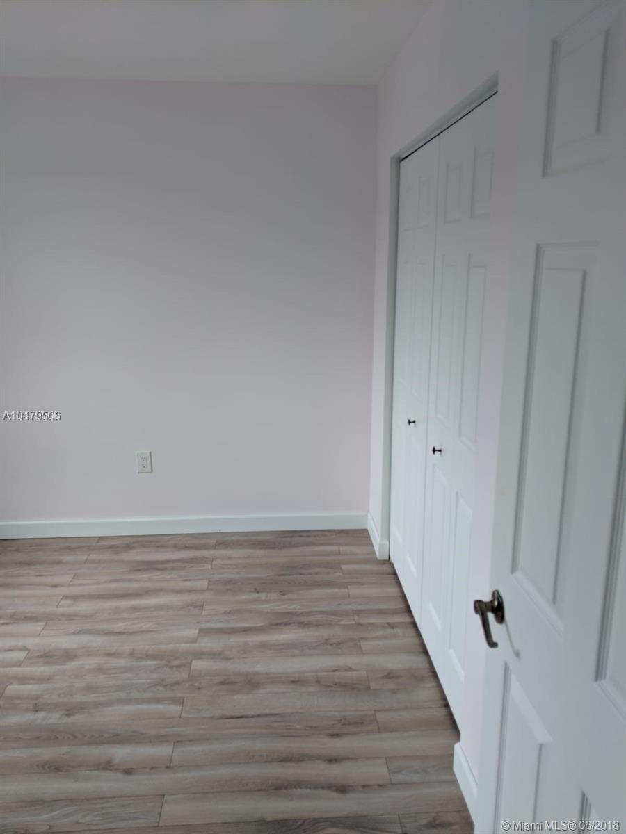 16443 Southwest 68th Terrace Miami, FL 33193 - Photo 6 of 10