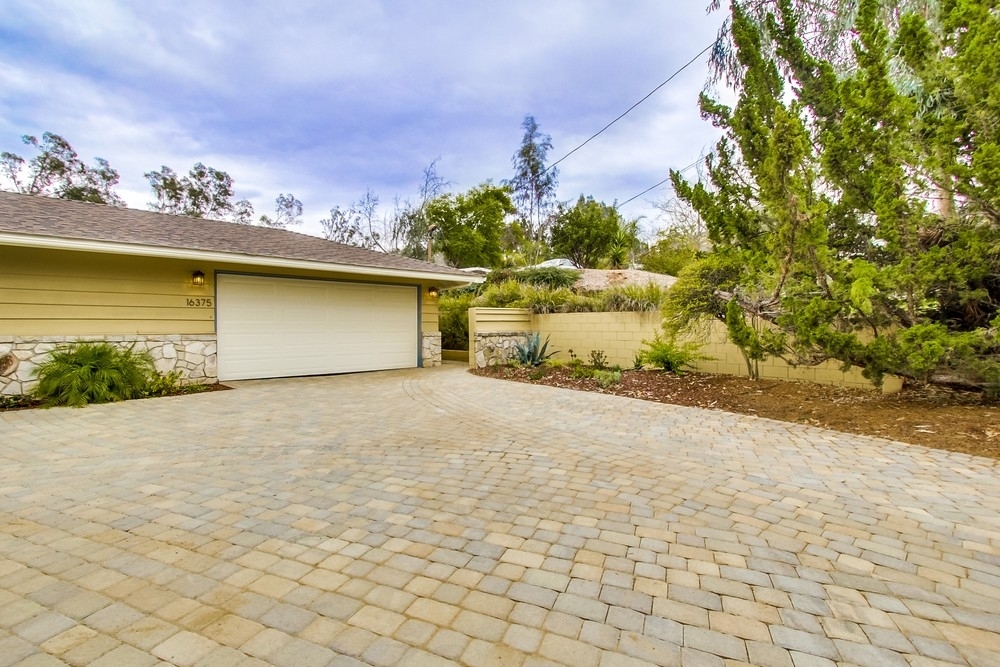16375 Woodson View Road Poway, CA 92064 - Photo 2 of 25
