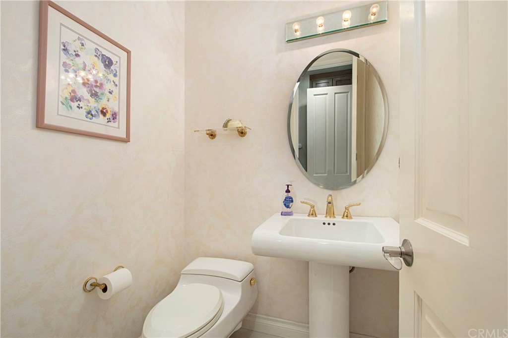 23 Emerald Glen Laguna Niguel, CA 92677 - Photo 25 of 56 Downstairs Powder