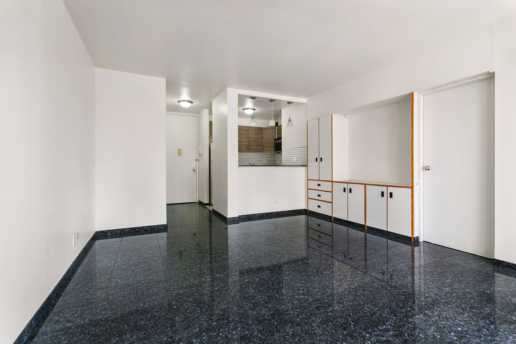 145 E 48th Street, Unit 28C Manhattan, NY 10017 - Photo 2 of 6