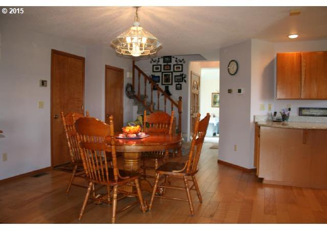 8445 Hazelgreen Road Northeast Silverton, OR 97381 - Photo 4 of 16 Gallery Image 4