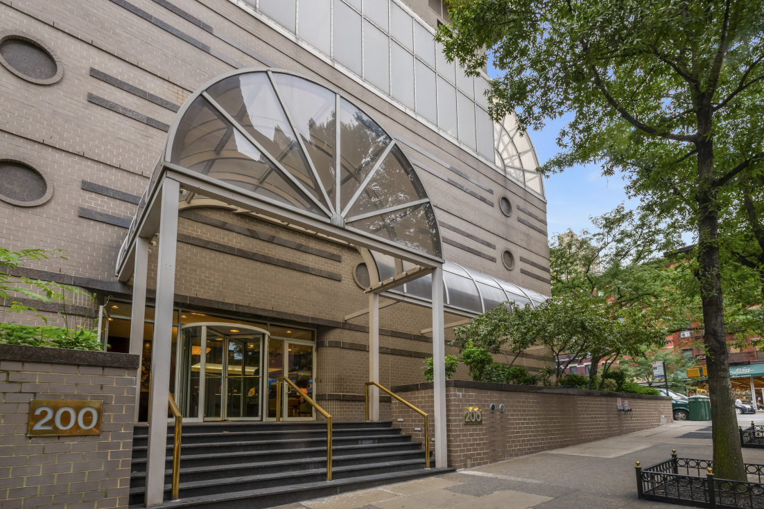 The Monarch 200 E 89th St, Manhattan, NY 10128 - Photo 5 of 10