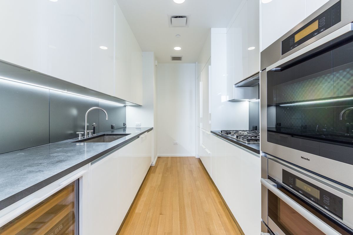 50 United Nations Plaza, Unit 24A Manhattan, NY 10017 - Photo 6 of 16