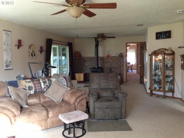 4635 Southwest 180th Avenue Aloha, OR 97078 - Photo 6 of 16 Gallery Image 6