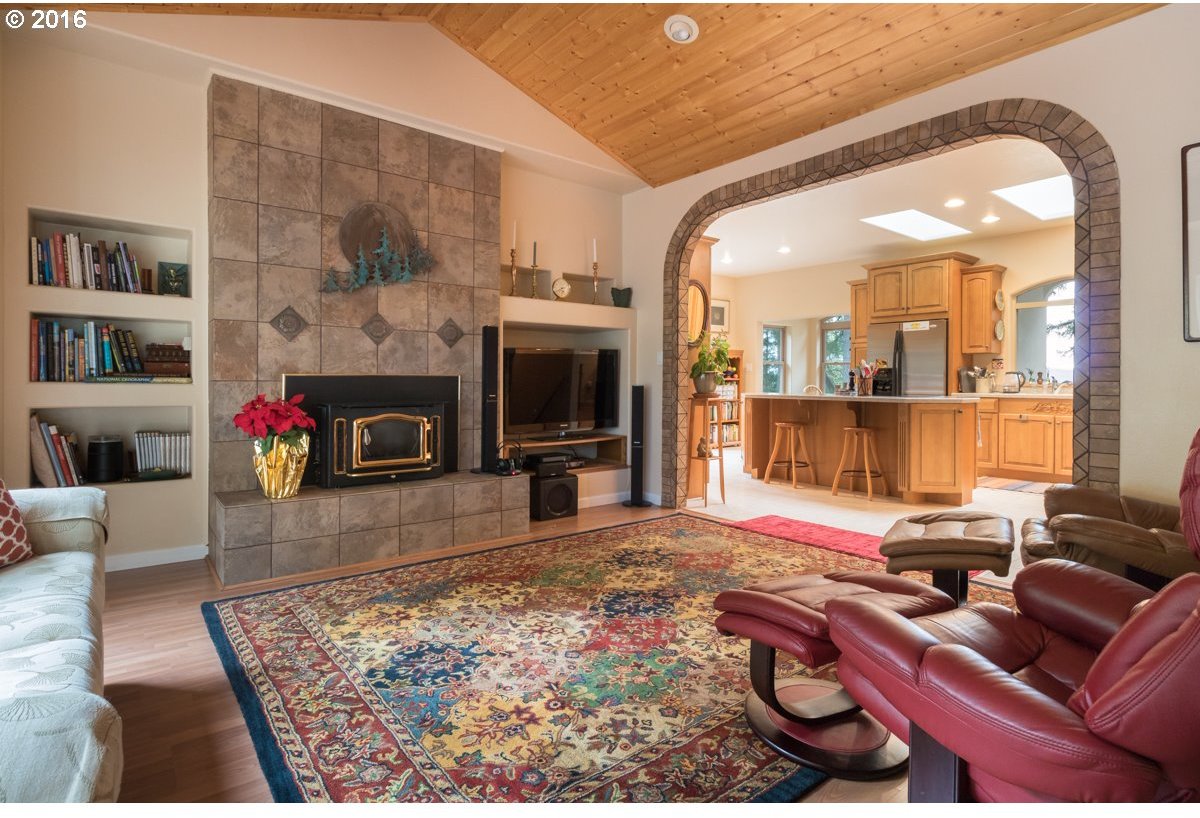 820 Cleveland Loop Road Roseburg, OR 97471 - Photo 1 of 26 Gallery Image 1