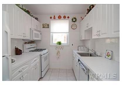 65 Durham Road, Unit 2H Bronxville, NY 10708 - Photo 6 of 12
