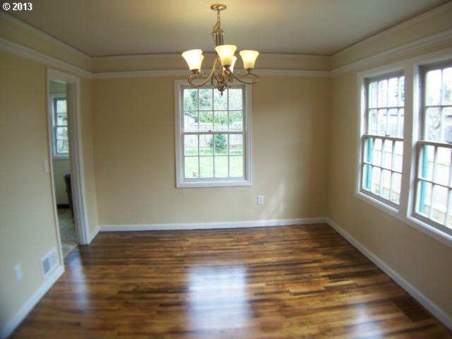 9009 Southeast Reedway Street Portland, OR 97266 - Photo 2 of 15 Gallery Image 2