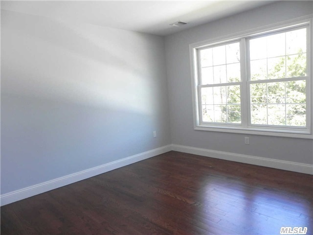 338 Coleridge Road Jericho, NY 11753 - Photo 12 of 19