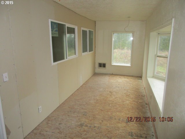 5603 Silverton Road Northeast Salem, OR 97305 - Photo 4 of 10