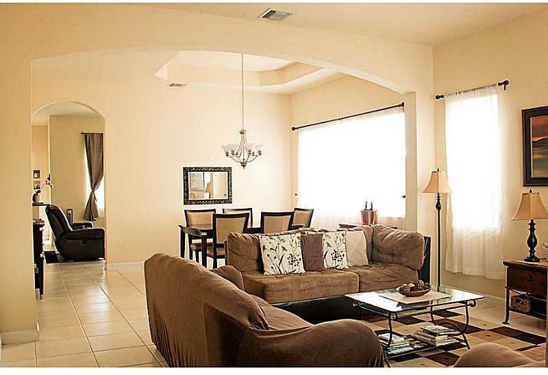 22033 Southwest 95th Place Miami, FL 33190 - Photo 3 of 18
