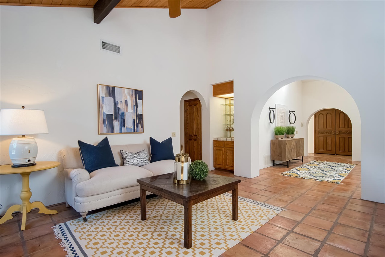 648 Lucylle Lane Encinitas, CA 92024 - Photo 12 of 25