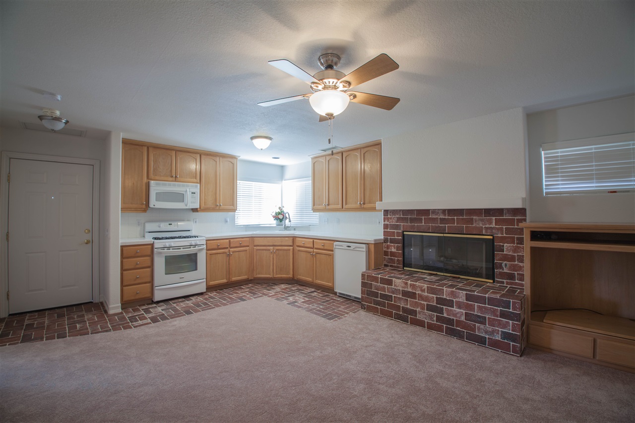 2040 East Mission Road Fallbrook, CA 92028 - Photo 4 of 18