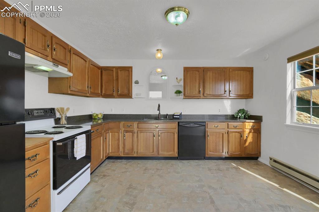 2125 Roca Roja Circle Colorado Springs, CO 80926 - Photo 16 of 37