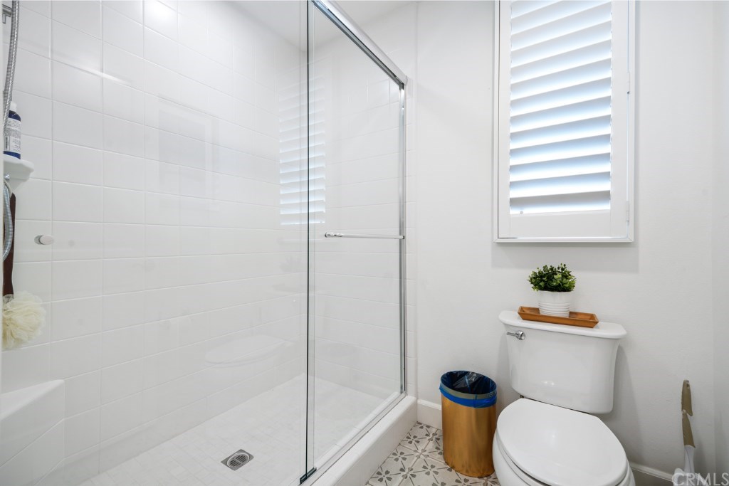 116 Mosswood Irvine, CA 92620 - Photo 17 of 42 Downstairs full bath for added convenience.