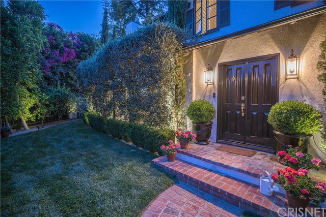 8809 Evanview Drive Los Angeles, CA 90069 - Photo 3 of 46