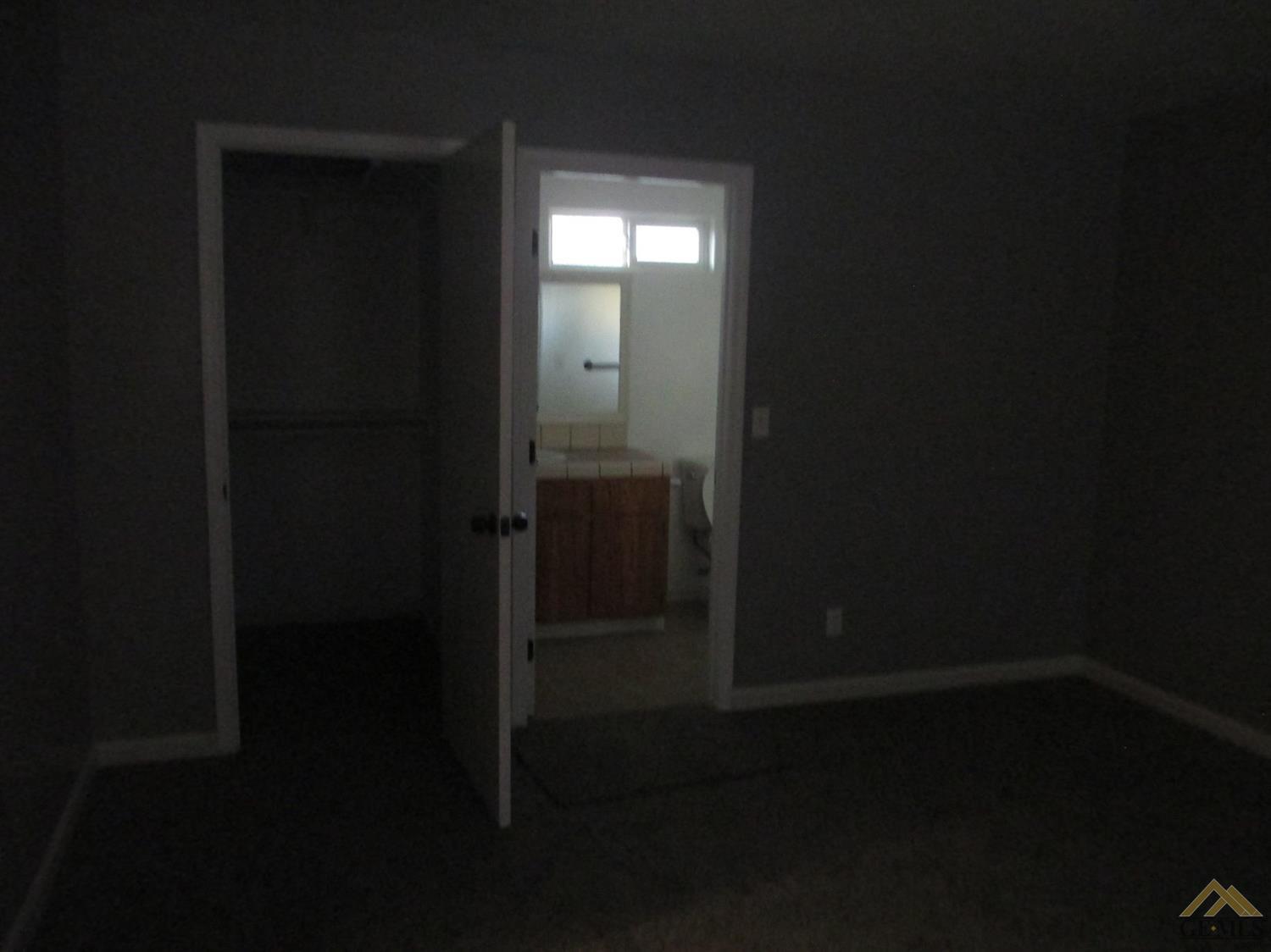 916 Lawson Road Bakersfield, CA 93307 - Photo 20 of 28 Gallery Image 20