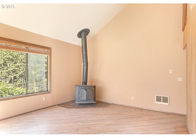 1015 Northeast Thompson Mill Road Corbett, OR 97019 - Photo 10 of 32 Gallery Image 10