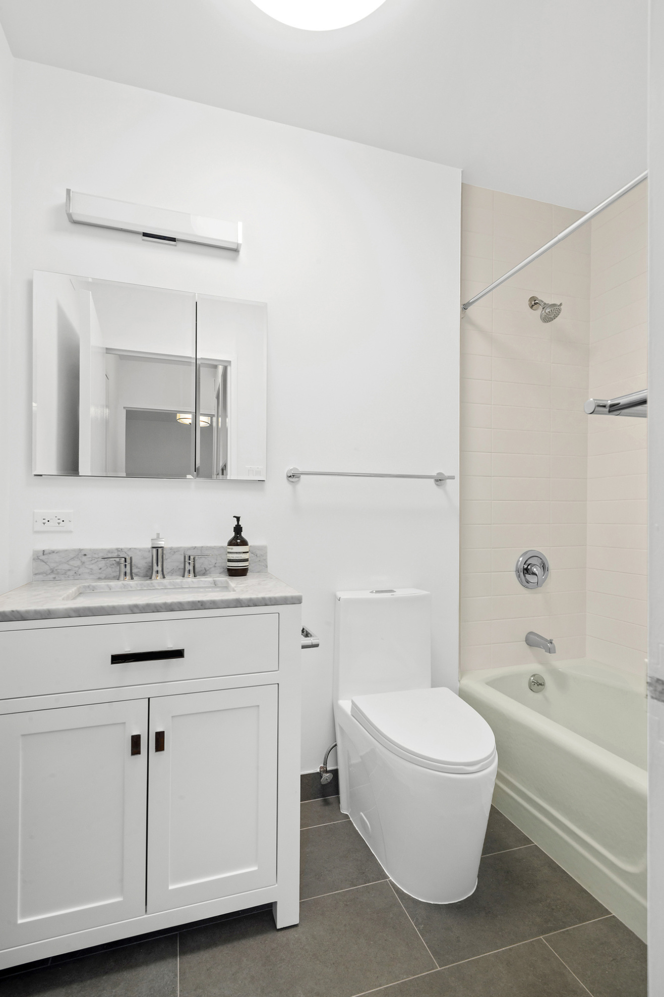 117 East 57th Street, Unit 46C Manhattan, NY 10022 - Photo 4 of 9