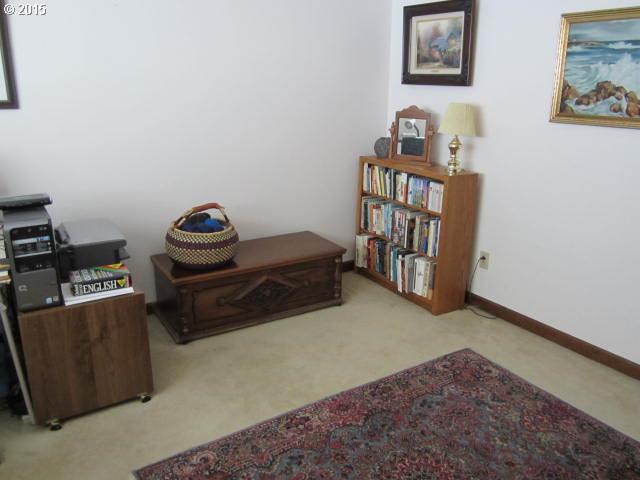 2905 Southwest Collins Court Portland, OR 97219 - Photo 10 of 16 Gallery Image 10