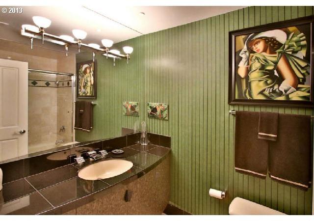 5407 Southwest View Point Terrace Portland, OR 97239 - Photo 10 of 16