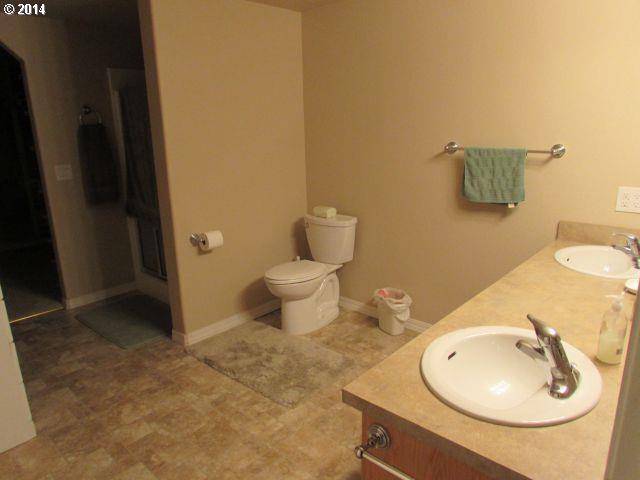 686 Glengary Loop Road Roseburg, OR 97470 - Photo 13 of 16 Gallery Image 13