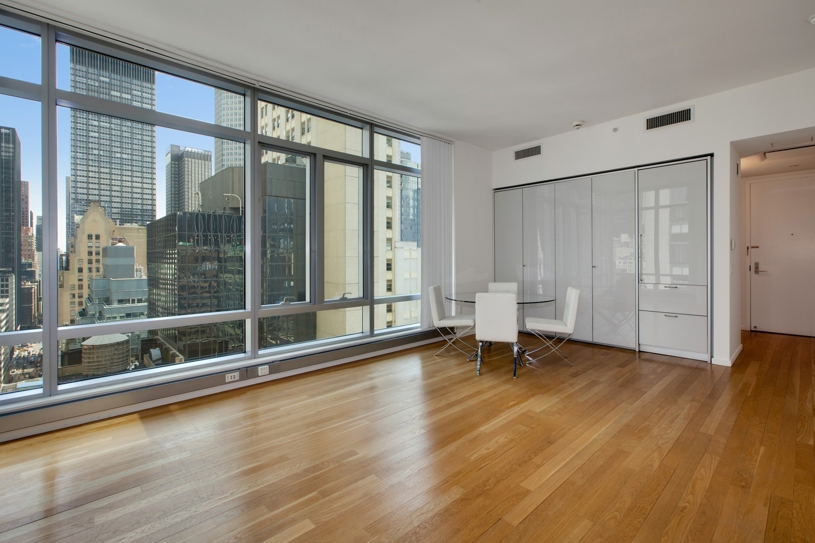 18 West 48th Street, Unit 21B Manhattan, NY 10036 - Photo 2 of 7
