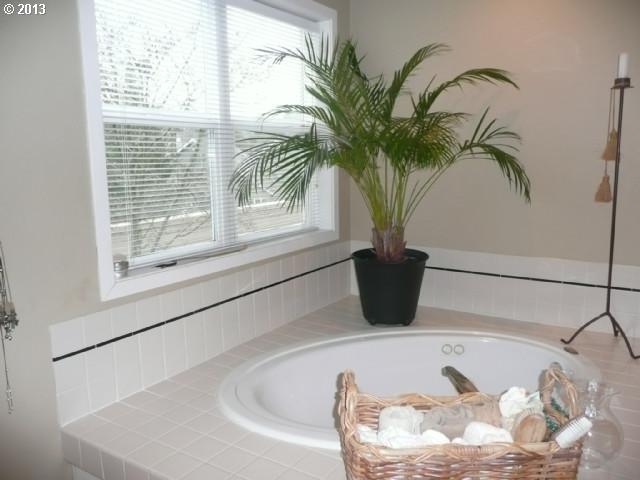 1824 Northwest Miller Road Portland, OR 97229 - Photo 9 of 16 Gallery Image 9