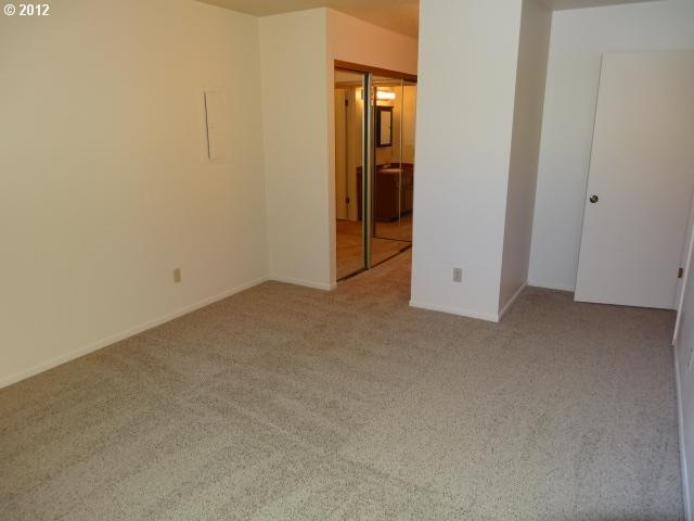 9784 Southwest Tualatin Road, Unit 201 Tualatin, OR 97062 - Photo 8 of 12
