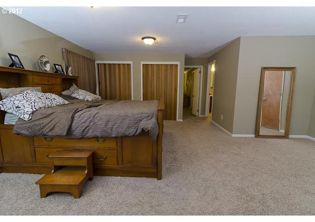 9075 Northwest Cornell Road Portland, OR 97229 - Photo 9 of 16 Gallery Image 9