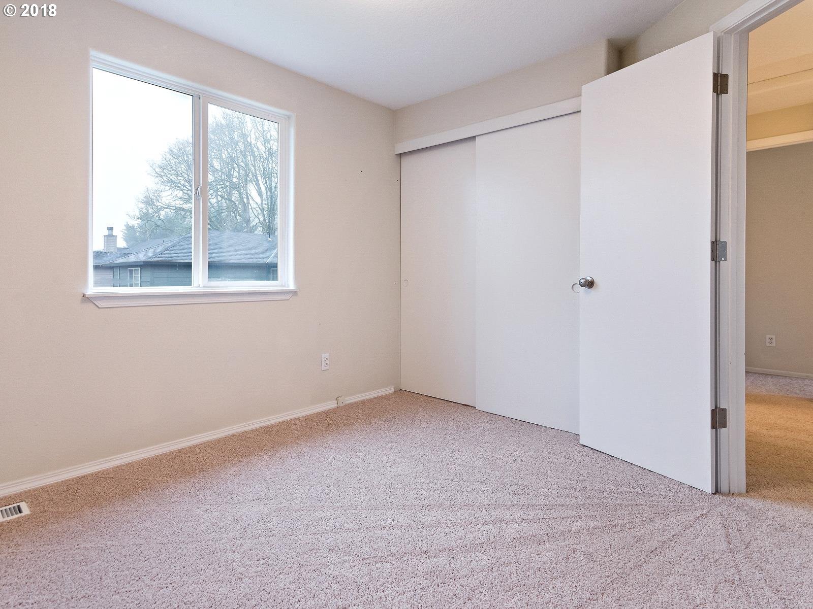 8885 Southwest 76th Place Portland, OR 97223 - Photo 10 of 31 Gallery Image 10