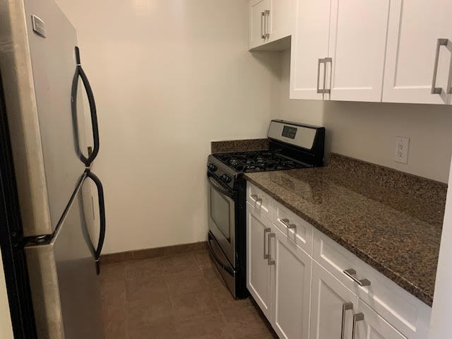 48 West 68th Street, Unit 9F Manhattan, NY 10023 - Photo 4 of 9