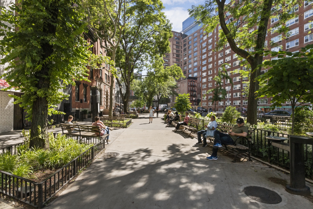 196 6th Ave, Manhattan, NY 10013 - Photo 3 of 3