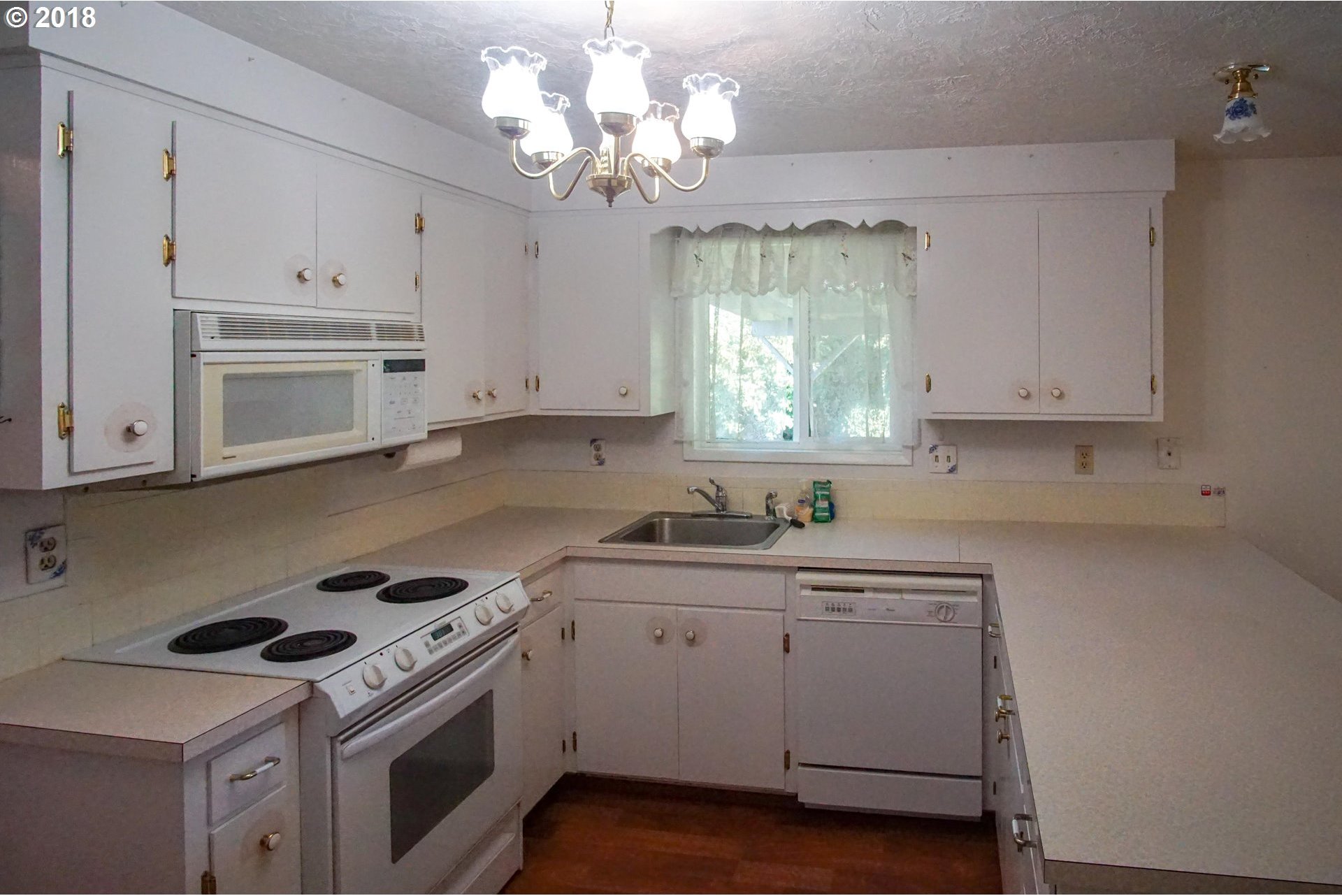 2493 17th Place Springfield, OR 97477 - Photo 7 of 27 Gallery Image 7