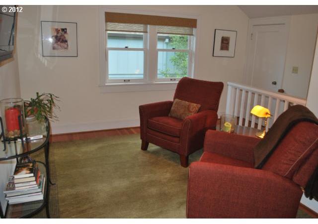 5035 Southwest View Point Terrace Portland, OR 97239 - Photo 13 of 16