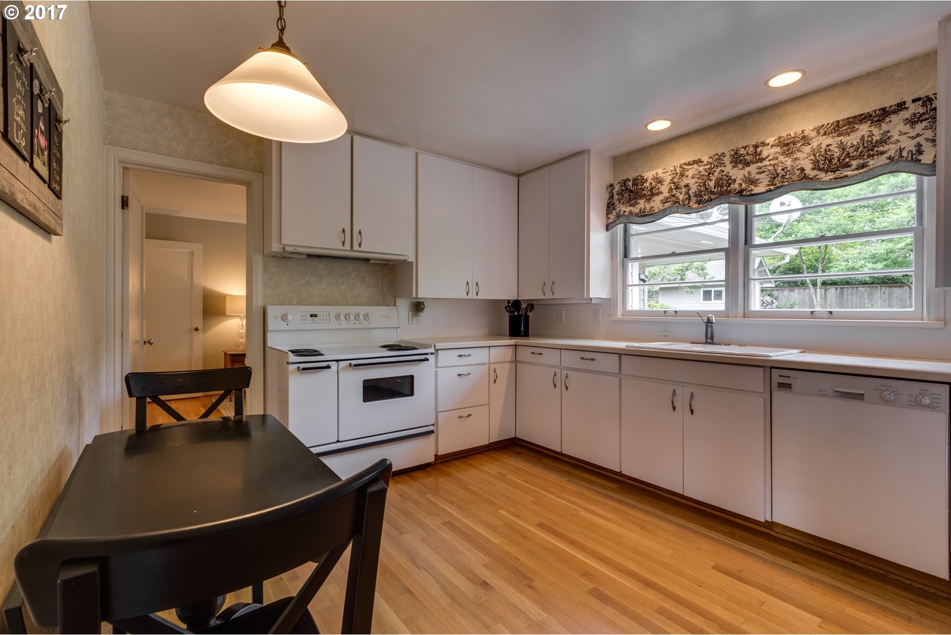 7855 Southwest Laurel Street Portland, OR 97225 - Photo 8 of 26 Gallery Image 8