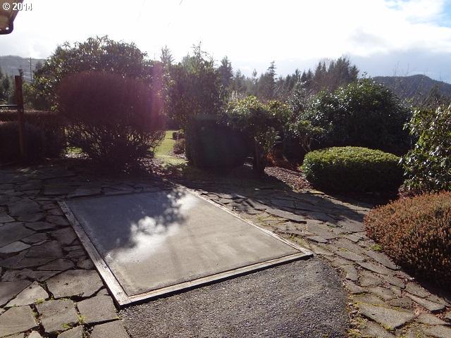 2050 Ivy Avenue Reedsport, OR 97467 - Photo 4 of 16 Gallery Image 4