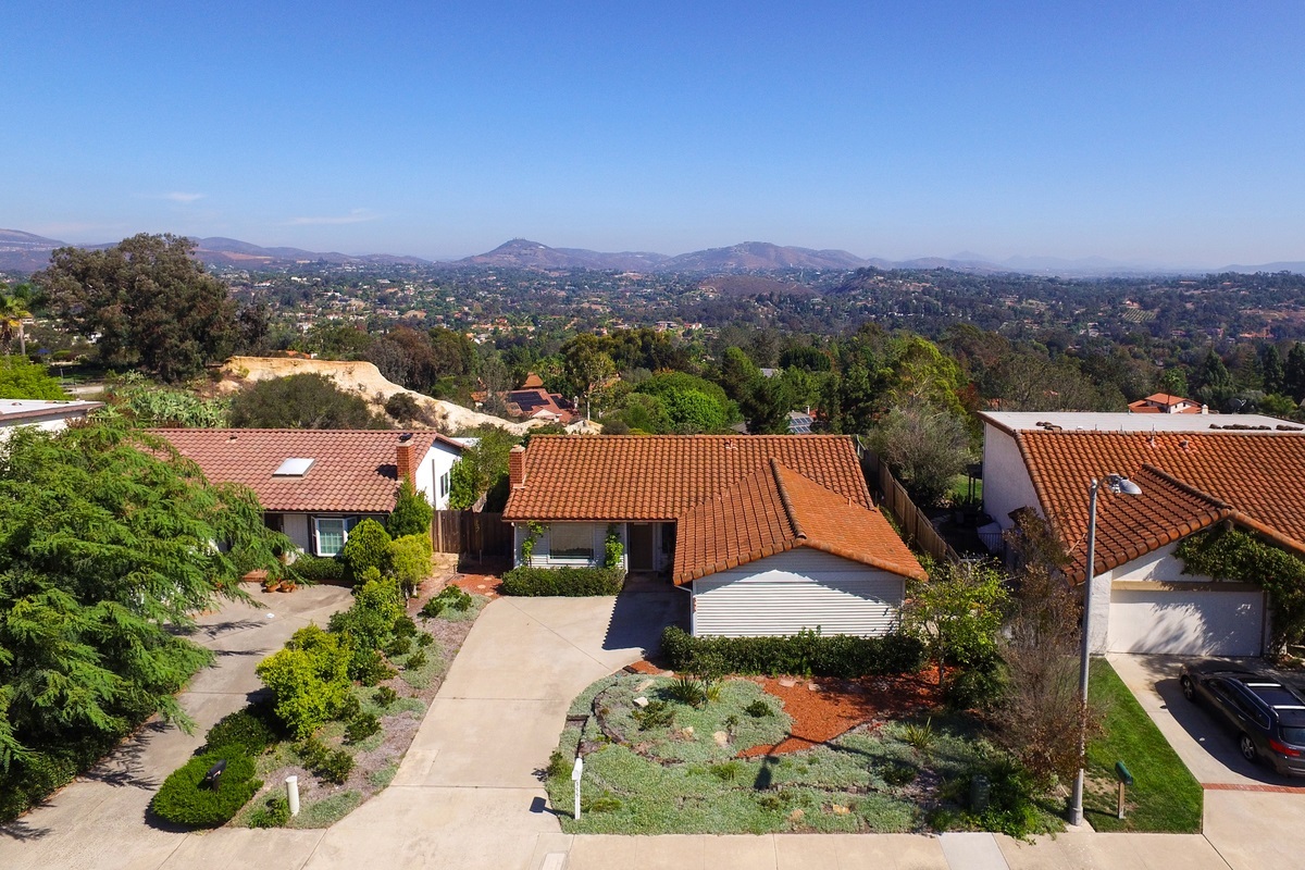 355 Trailview Road Encinitas, CA 92024 - Photo 3 of 25
