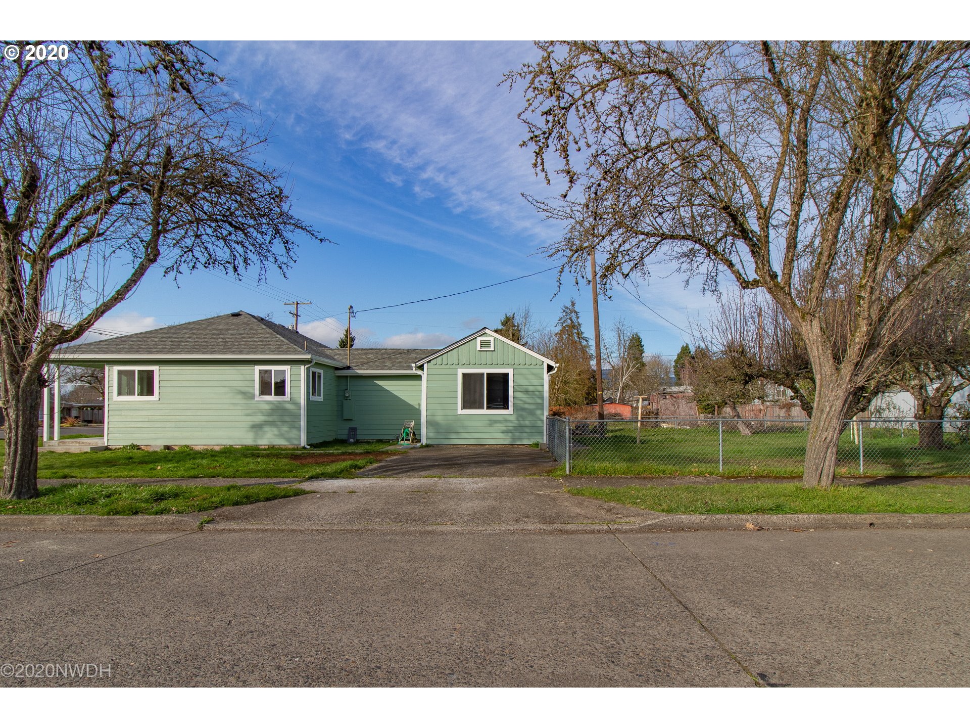 1105 10th Street Springfield, OR 97477 - Photo 3 of 32