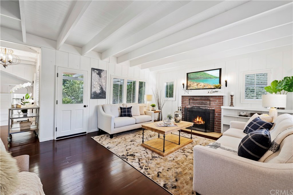 249 Cypress Drive Laguna Beach, CA 92651 - Photo 4 of 42 Cozy living space!