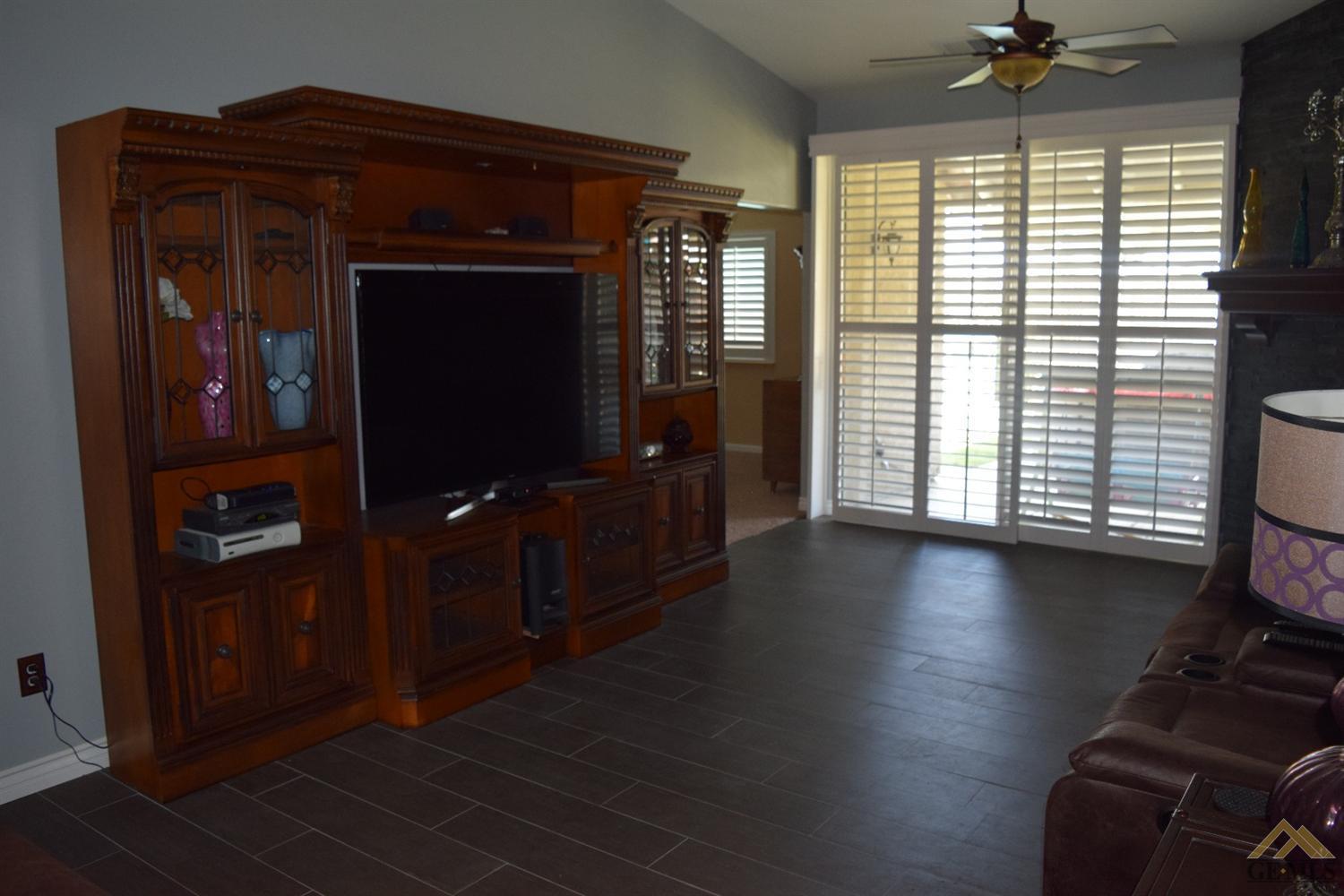 4502 Chinta Drive Bakersfield, CA 93313 - Photo 3 of 29