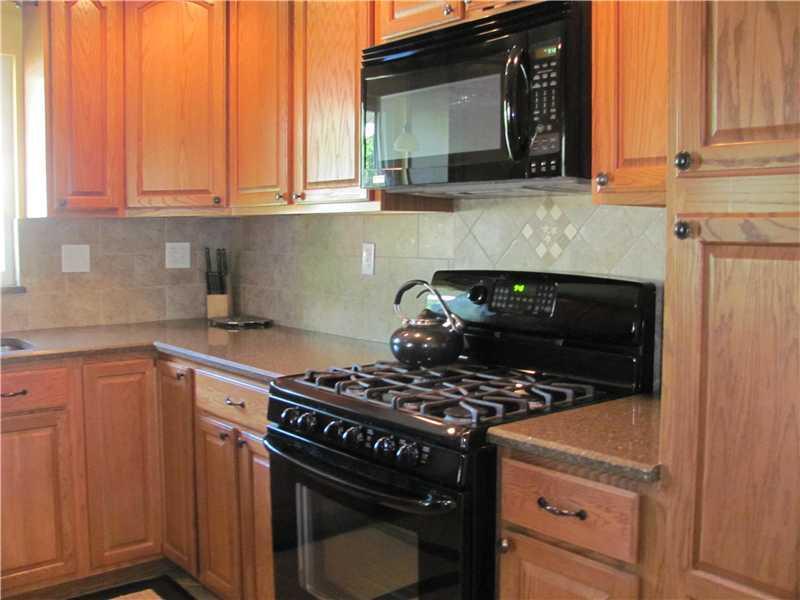 1218 Akehurst Road Green Tree, PA 15220 - Photo 10 of 25 Gallery Image 10