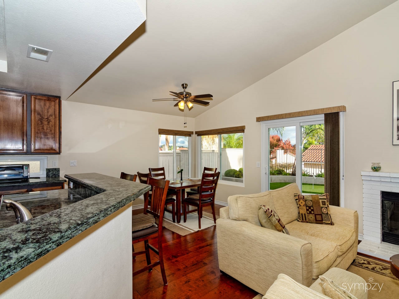 1722 Crystal Ridge Way Vista, CA 92081 - Photo 8 of 25 Gallery Image 8