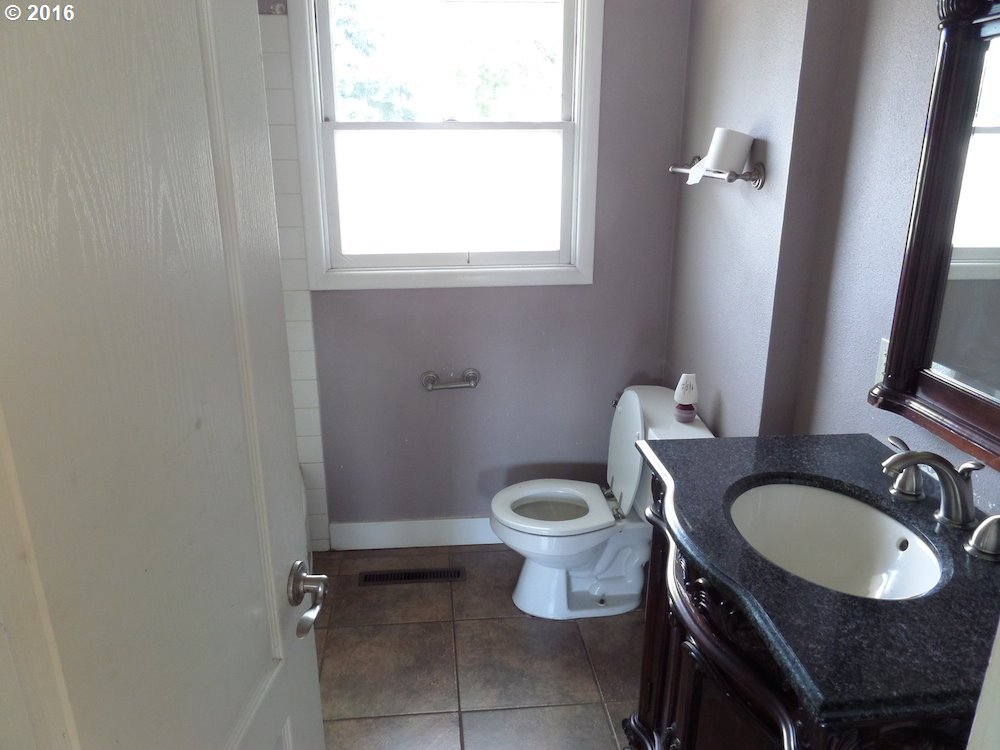 16211 Southeast Taggart Street Portland, OR 97236 - Photo 4 of 19