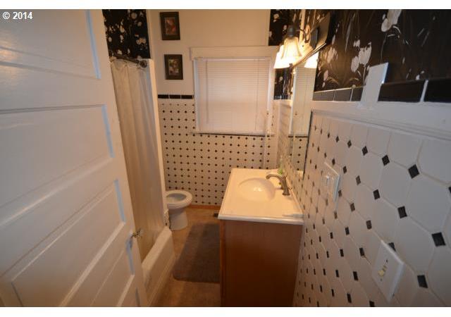 601 East 9th Street The Dalles, OR 97058 - Photo 14 of 16