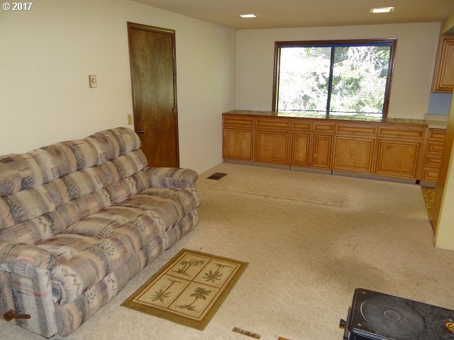 700 Evergreen Loop Reedsport, OR 97467 - Photo 14 of 32 Gallery Image 14