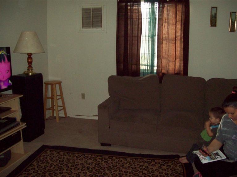 3045 Alloway Lane Bakersfield, CA 93307 - Photo 4 of 16