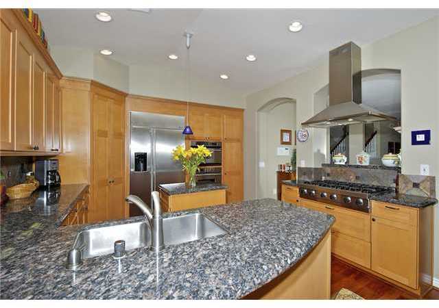 931 Candlelight Place, Unit B La Jolla, CA 92037 - Photo 7 of 25