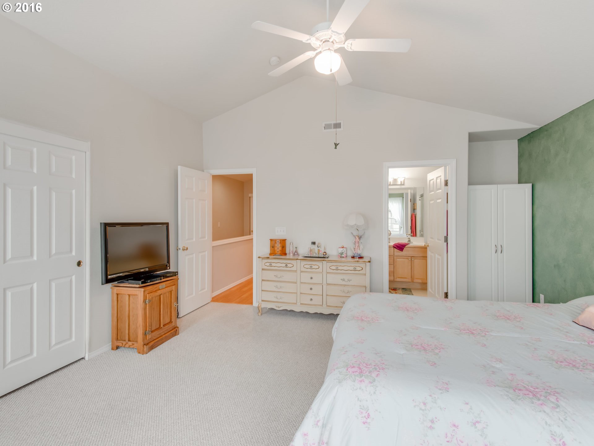 5828 Southeast 16th Loop Gresham, OR 97080 - Photo 14 of 21