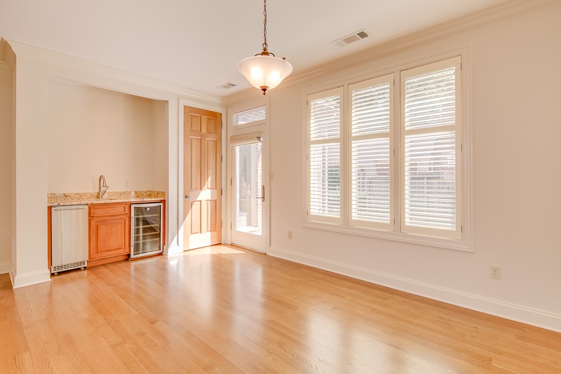 283 Barry Road Memphis, TN 38117 - Photo 6 of 25