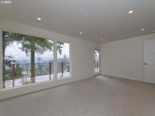 10050 Southwest 25th Avenue Portland, OR 97219 - Photo 8 of 16